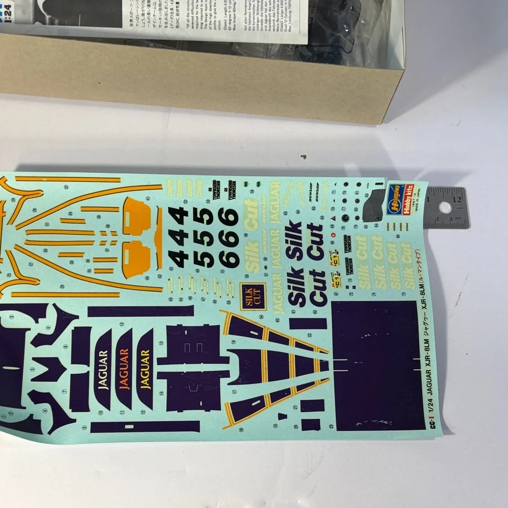 Vintage Hasegawa Silk Cut Jaguar XJR-8 LM Model Kit - Picture 7 of 7